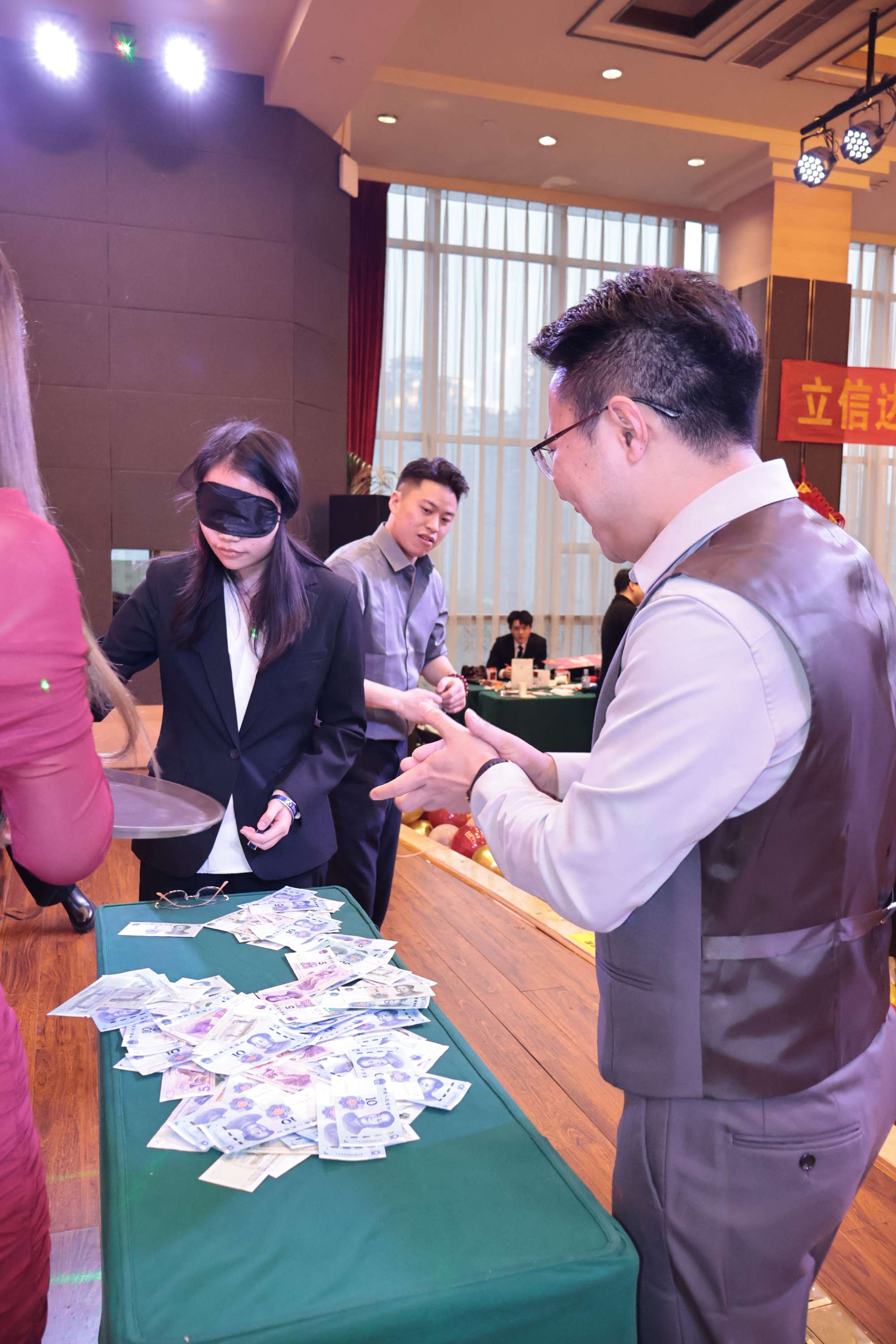 2025集團(tuán)年會(huì)“風(fēng)華十載，筑夢(mèng)未來”