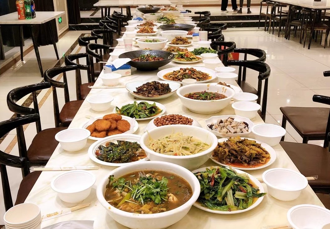 團(tuán)建/乾坤未定，你我皆黑馬