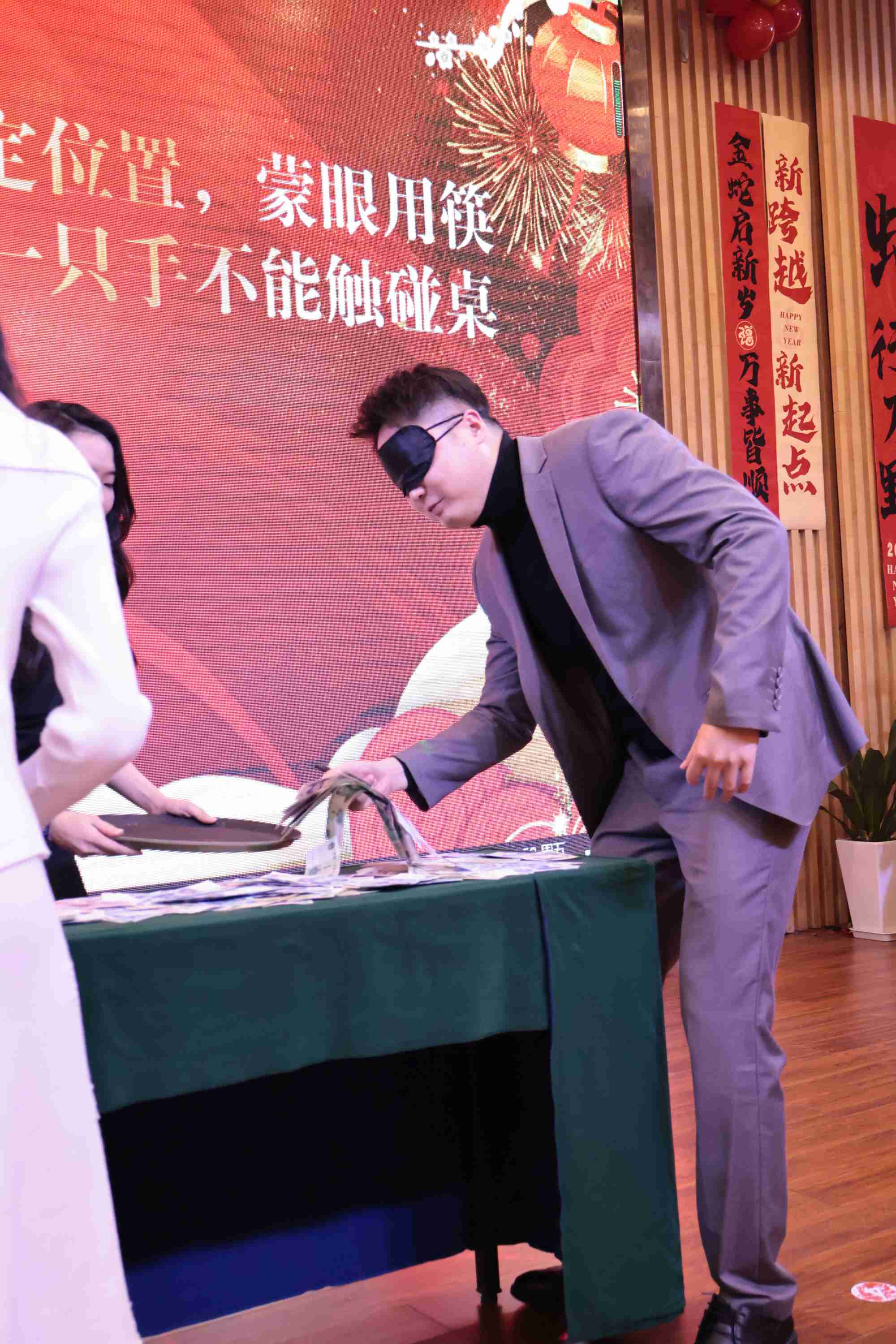 2025集團(tuán)年會(huì)“風(fēng)華十載，筑夢未來”